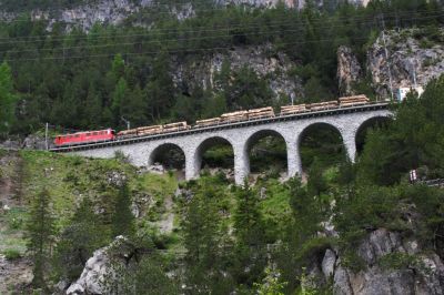Ge 6/6 II - 701 "Raetia" zieht ihren Güterzug über das Rugnux-Viadukt
Schlüsselwörter: ge , 6/6 , II , 701 , raetia
