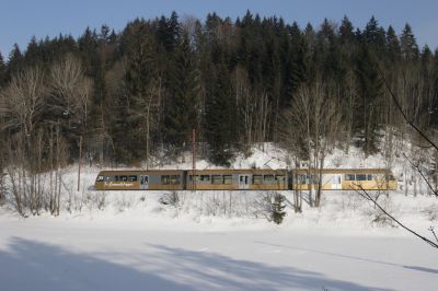 ET 8 als Pendelzug zwischen Winterbach und Mariazell, ausgestattet mit den neuen Aufsatzschneepflügen, aufgenommen beim Stausee Wienerbruck
Schlüsselwörter: et , 8 , himmelstreppe , schneepflug 