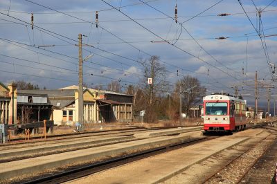 Einsam in Ogra
Der 5090.015 fährt in den Bahnhof Ober-Grafendorf ein
Schlüsselwörter: 5090.015, Ober-Grafendorf