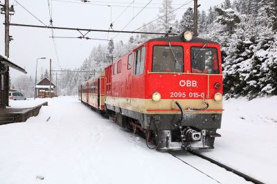 Diesel unterm Schnürl
Die 2095.015 bespannt den Ötscherland
Schlüsselwörter: 2095.015, Ötscherland, Mitterbach