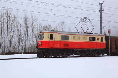 im Schnee
die 1099.14 fährt bei nebligen Wetter in den Bahnhof Annaberg ein
Schlüsselwörter: 1099.14, Ötscherland, Annaberg