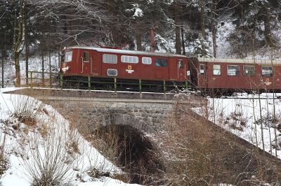 Bär in der Talkehre
die 1099.013 zieht ihren Ötscherbären durch die Talkurve der Nordrampe.
Schlüsselwörter: 1099.013, Ötscherbär, talkehre