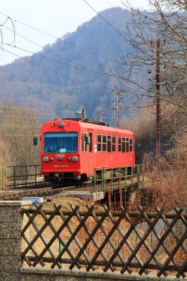 über den Loichbach
die 5090.007, die gerade die Station Loich verlassen hat, überquert gerade den Loichbach.
Schlüsselwörter: 5090.007, Loich