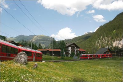 Zugkreuzung in Litzirüti mit 3513 aus Arosa kommend und 3503 nach Arosa
Schlüsselwörter: allegra , 3503 , 3513