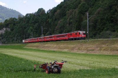 Ge 4/4 II - 628 "S-chanf mit einem Regio ins Engadin, am Zugschluss ein Lb-v mit Coop-Wechselcontainer
Schlüsselwörter: ge 4/4 , II , 628 , regio , coop , lbv