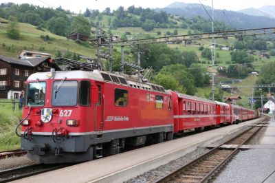 Ge 4/4 II - 627 "Reichenau Tamins" mit Regio aus dem Engadin in Küblis
Schlüsselwörter: ge 4/4 , II , 627 , regio , reichenau , tamins