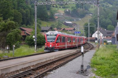 ABe 8/12 - Allegra 3507 "Benedetg Fontana" mit einem Regio bei der Einfahrt in den Bahnhof Küblis
Schlüsselwörter: allegra , abe , 8/12 , 3507 , Benedetg Fontana