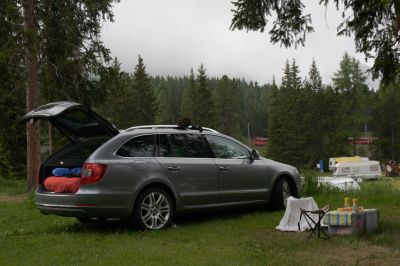 Engadiner Pendler mit der Ge 4/4 II - 611 Landquart nach Pontresina
Schlüsselwörter: ge 4/4 , II , 611 , landquart , login