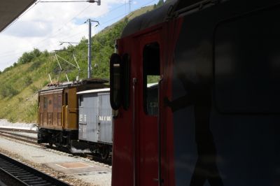 Ge 2/4 mit ihrem Nostalgiezug anläßlich der Feierlichkeiten "125 Jahre RhB" in Scuol Tarasp, dem Endbahnhof der Engadiener Linie
Schlüsselwörter: ge 2/4 , 222 , 125