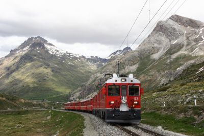 ABe 4/4 III - 53 "Tirano" + 54 "Hakone" bei der Bergfahrt 
Schlüsselwörter: abe , 4/4 , III , 54 , 53 , hakone , tirano