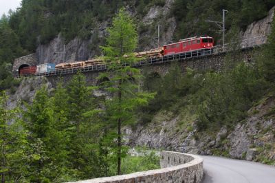 Ge 6/6 II - 701 "Raetia" zieht ihren Güterzug über das Rugnux-Viadukt
Schlüsselwörter: ge , 6/6 , II , 701 , raetia