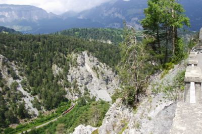 Für das 100 Jahre Jubiläum der Bahnstrecke Bever-Scuol wirbt die Ge 4/4 II - 620 "Zernez", hier zieht sie einen Regio nach Disentis
Schlüsselwörter: ge , 4/4 , II , 620 , regio , 100 Jahre Bever-Scuol , zernez