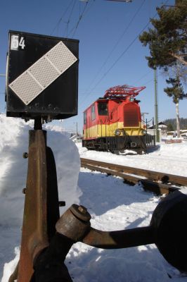 OB 12 nach erledigter Oberleitungs-Kontrollfahrt in Mariazell
Schlüsselwörter: ob , 12 , x , 532 , obw , turmwagen , oberleitung