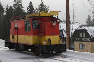 OB 12 im Bahnhof von Gösing
Schlüsselwörter: ob , 12 , x , 532 , obw , turmwagen , oberleitung