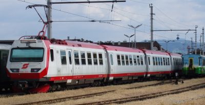 Vierteiliger 4090 in der Abstellgruppe in St.Pölten Alpenbahnhof
Schlüsselwörter: 4090 , öbb , vierteilig , vier , teilig