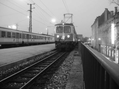 1099.008-3
1099.008-3 bespannt heute unseren Zug nach Mariazell. Da wir eine umfangreiche Fototour geplant hatten verliesen wir diesen Zug jedoch bereits in Erlaufklause.
Schlüsselwörter: Mariazellerbahn , 1099 , St.Pölten , Hauptbahnhof