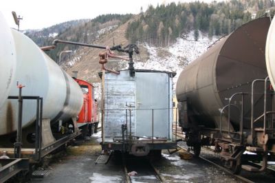 Pumpenwagen
Zum Umladen von Heizöl vom Vollspur- in einen Schmalspurwagen.
Schlüsselwörter: stlb