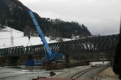 Murbrücke der Südbahn
Kurz nach der Ausfahrt aus Unzmarkt unterquert die Murtalbahn die Südbahnstrecke.
Schlüsselwörter: stlb