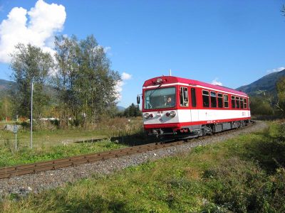 VTs 15 Uttendorf-Stubachtal
Der VTs 15 ( ex ÖBB 5090.05 ) erreicht am 10.10.2008 den Kreuzungsbahnhof Uttendorf-Stubachtal .
