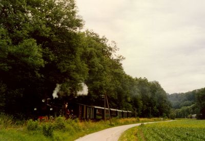 298.53 kurz nach Unterhimmel-Christkindl
Die 298.53 hat im Frühling 2004 mit einem Museumszug die Hst. Unterhimmel-Christkindl erreicht .
