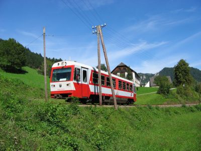 5090.009 kurz vor Opponitz
Ein Bauernhof kurz vor Opponitz, 5090.009 wird gleich den Bahnhof Opponitz erreichen.

Schlüsselwörter: 5090 , 009