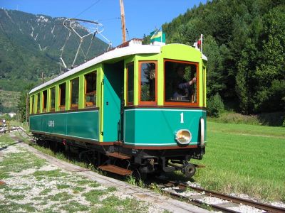 TW 1 Kurz vor Reichenau
TW 1 der Höllentalbahn in Hirschwang .
