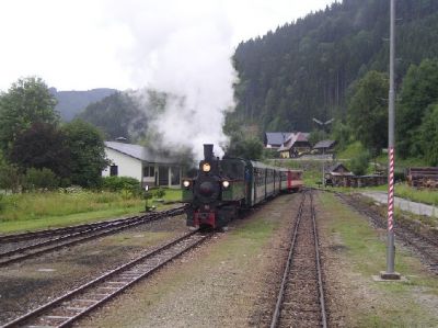 Yv.2 bringt anlässlich des Webermarkts einen Sonderzug nach Lunz am See.
Schlüsselwörter: Yv.2 , 598 , Lunz am See