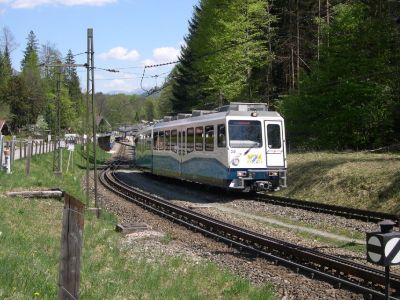 Bayrische Zugspitzbahn
Triebwagen 16 auf dem Weg zum Zugspitzplatt bei der Ausfahrt vom Bahnhof Grainau
