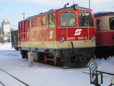 St.Pölten Alpenbahnhof
2095.06 wartet  auf den nächsten Einsatz
