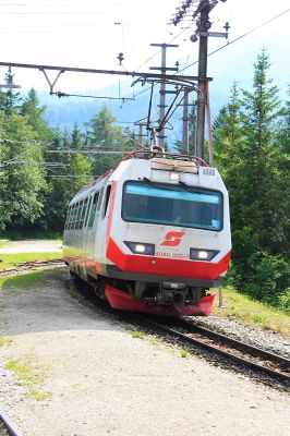 4090 in Erlaufklause
Der 4090.003 fährt in den Bahnhof Erlaufklause ein.
Schlüsselwörter: Mariazellerbahn , Erlaufklause , 4090 , 003