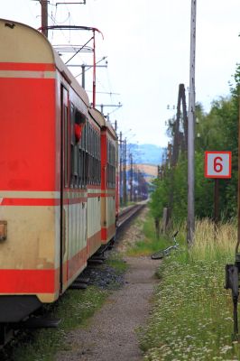 Endspurt
die 1099.011 zieht ihren R6802 als reine jaffa-Garnitur aus Ober-Grafendorf auf die Gerade nördlich in Richtung St.Pölten. In einer Viertelstunde wird sie bereits ihren Dienst beendet haben und in St-Pölten angekommen sein.
Schlüsselwörter: 1099.011, langer Gerade, Mariazeller Land