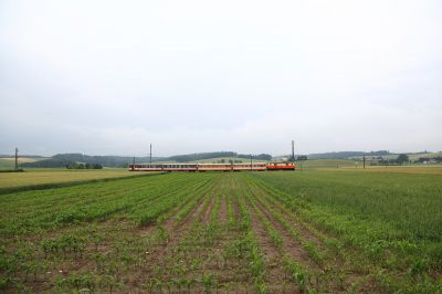 "Mariazeller Land" in der Landschaft
Der R6802 "Mariazeller Land" strebt Ober-Grafendorf zu. Leider war mir kein besseres Wetter für diese Aufnahme beschienen.
Schlüsselwörter: 1099.008-3,1099,1099.008,Ober-Grafendorf