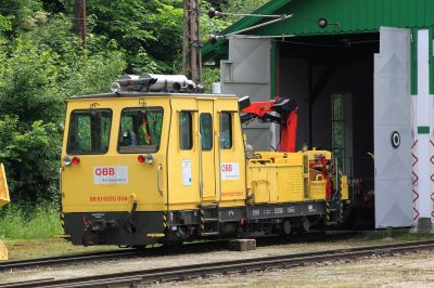 Sonderfahrzeug in der Laube
Das Sonderfahrzeug 99 819220 506-5 steht in Laubenbachmühle vor dem Lokschuppen.
Schlüsselwörter: Sonderfahrzeug