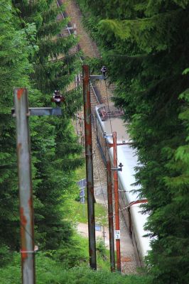 Ötscherbär hinter dem Raingraben-Tunnel
Der REX 6814 hat den Raingraben-Tunnel hinter sich gelassen und wird gleich in Wienerbruck einfahren.
Schlüsselwörter: Ötscherbär, Raingraben-Tunnel, 1099, 1099.013, 1099.013-3