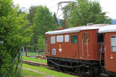 Abfahrt des Bären in Frankenfels
der Ötscherbär verlässt soeben den Bahnhof Frankenfels in Richtung St.Pölten
Schlüsselwörter: 1099.013-3,1099,1099.013,Ötscherbär,Frankenfels