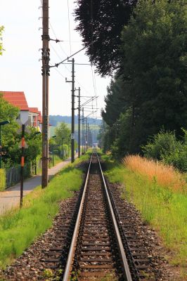 eine etwas kürzere Gerade
Blick auf die Gerade vor Hofstetten-Grünau. Der Ötscherbär biegt gerade auf diese ein.
Schlüsselwörter: 1099.013-3, 1099.010-9, Ötscherbär, Hofstetten-Grünau