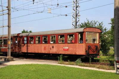 Salonwagen im Sondereinsatz
Der Salonwagen an den Ötscherbären angehängt.
Schlüsselwörter: Ötscherbär , Salonwagen , Panoramic