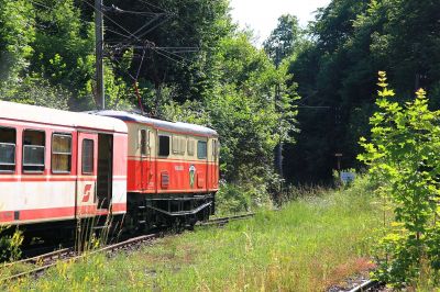 Berta verläßt Loich
Die 1099.008 mit ihrem Loicher Ortswappen zieht ihren Zug reiner jaffa Garnitur gerade eus dem Bahnhof von Loich.
Schlüsselwörter: 1099.008-3, Loich, jaffa