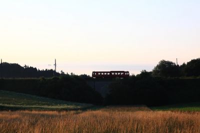 frühmorgens am Matzersdorfer Viadukt
Dieser 5090 hier ist erst der zweite Zug, der an diesem morgen über den Matzersdorfer Viadukt rollt.
Schlüsselwörter: 5090, Matzersdorfer Viadukt