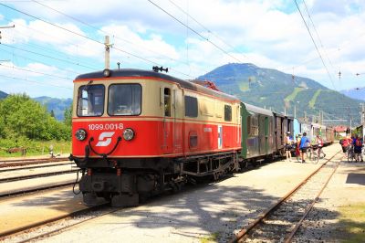 Dirndltaler nach getaner Arbeit in Maz
Die 1099.001 ist gerade mit dem Dirndltaler in Mariazell angekommen. Der Stromabnehmer wurde zum Abkuppeln bereits gesenkt.
Schlüsselwörter: 1099 , 001 , grüner Radwagon , Dirndltaler