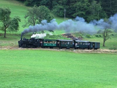 Ötscherland-Express
Die Uv 1 mit ihrem Zug vor dem Bahnhof Pfaffenschlag.
