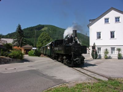 Ybbsthalbahn 24.6.07
Der Zug bei der einfahrt in Lunz/See
