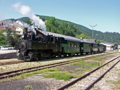 Ybbsthalbahn 24.6.07
Der Dampfzug mit der Uv.1 in Lunz/See
