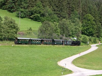 Ybbsthalbahn 24.6.07
Der Zug bei der Heimfahrt kurz nach Pfaffenschlag
