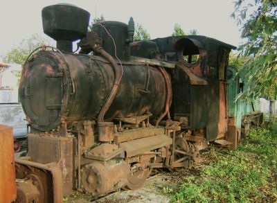 Werkbahnlok 100.9 (785/790 mm; Achsfolge B; Stephenson-Steuerung; WLF 17610/1947) der Österr. Alpine-Montan AG (ÖAM), Hütte Donawitz.
Schlüsselwörter: 100.9 Werkbahn 785 790 WLF ÖAM Donawitz Stephenson-Steuerung Eisenbahnmuseum Schwechat VEF