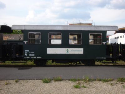 NÖVOG Bi/s 95916
Der NÖVOG Bi/s 95916 wirbt für die Gemeinde "Moorbad Harbach - Xundheitswelt".
Schlüsselwörter: Waldviertler, Schmalspurbahn, Schmalspurbahnen, Gmünd, Wagen