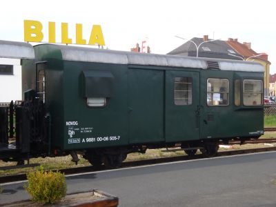 NÖVOG Dih/s 6505
Der NÖVOG Dih/s 6505 ist der Dienstwagen, der hauptsächlich nach Groß Gerungs im Einsatz ist. Er hat noch die für die Mariazellerbahn typische Heizleitung für 1099.
Schlüsselwörter: Waldviertler, Schmalspurbahn, Schmalspurbahnen, Gmünd, Wagen